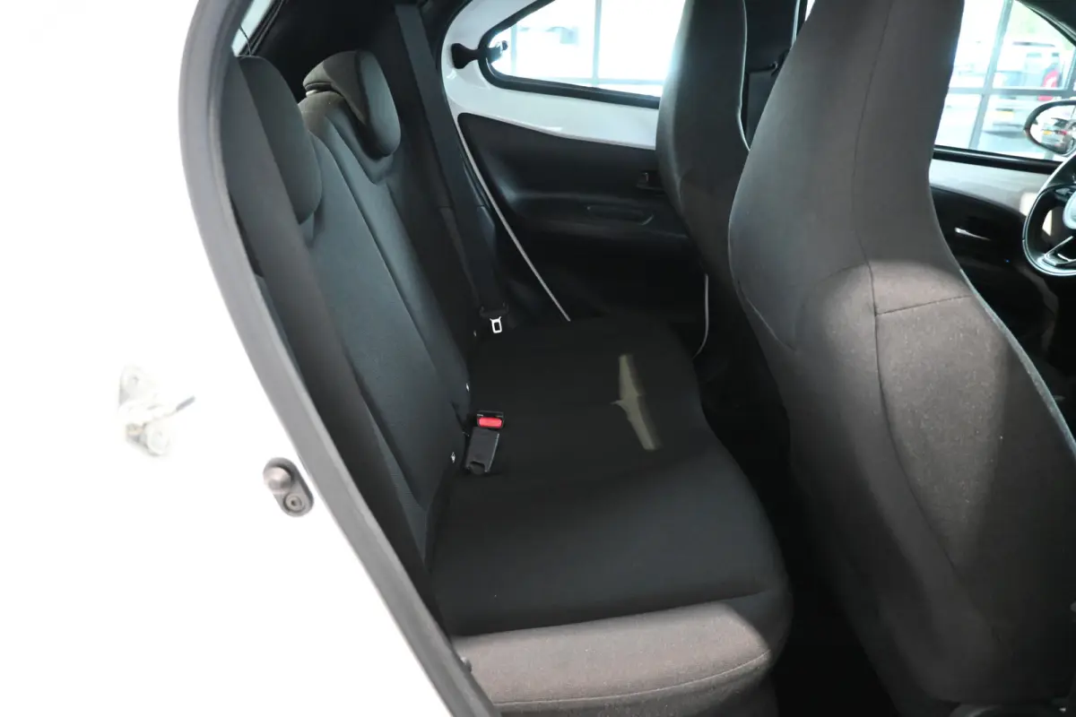 1.0 VVT-i MT Play Nap! Airco Adaptieve Cruise Camera CarPlay 1e Eigenaar! Inruil Mogelijk!