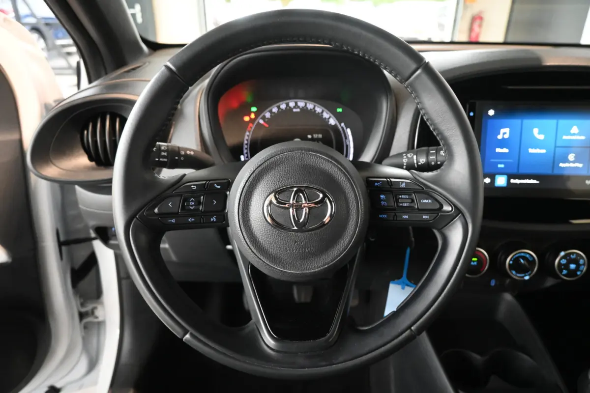 1.0 VVT-i MT Play Nap! Airco Adaptieve Cruise Camera CarPlay 1e Eigenaar! Inruil Mogelijk!