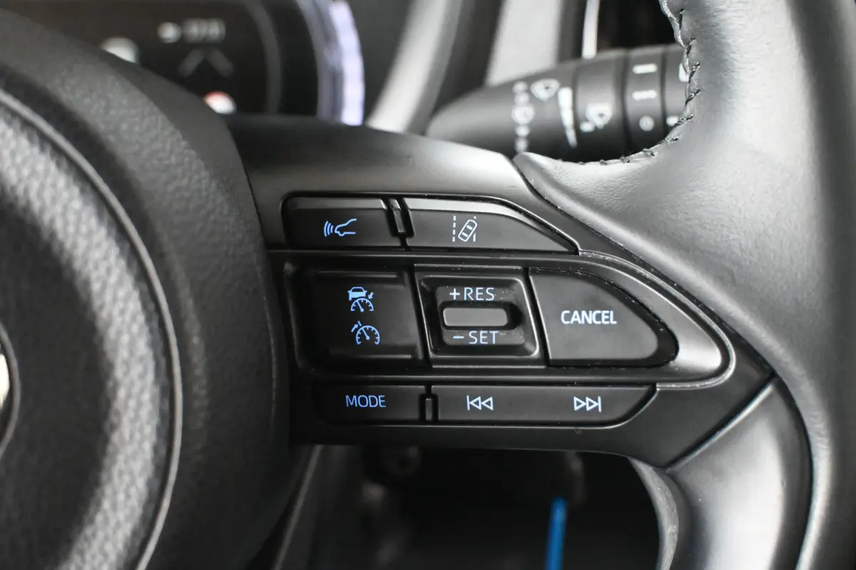 1.0 VVT-i MT Play Nap! Airco Adaptieve Cruise Camera CarPlay 1e Eigenaar! Inruil Mogelijk!