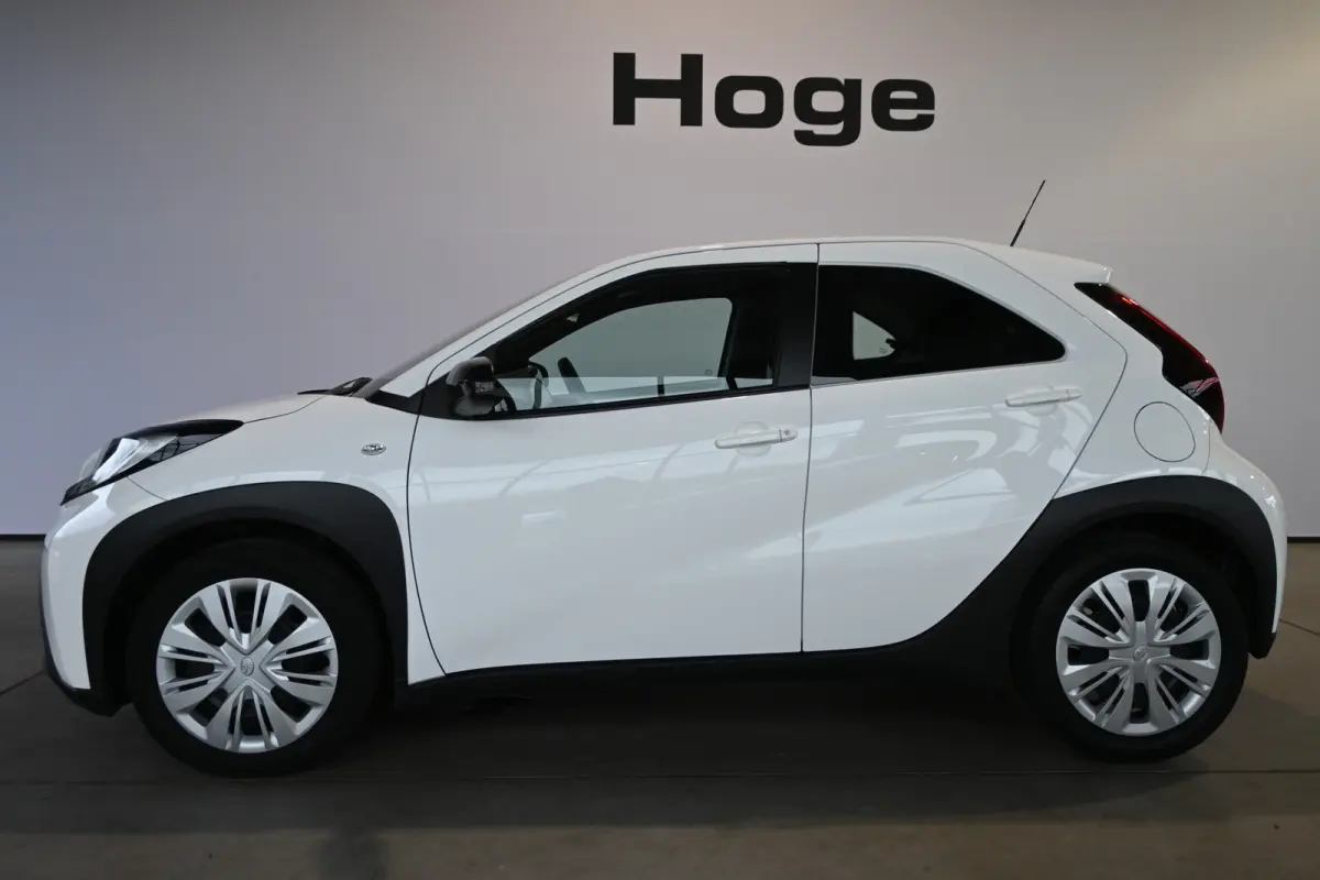 1.0 VVT-i MT Play Nap! Airco Adaptieve Cruise Camera CarPlay 1e Eigenaar! Inruil Mogelijk!