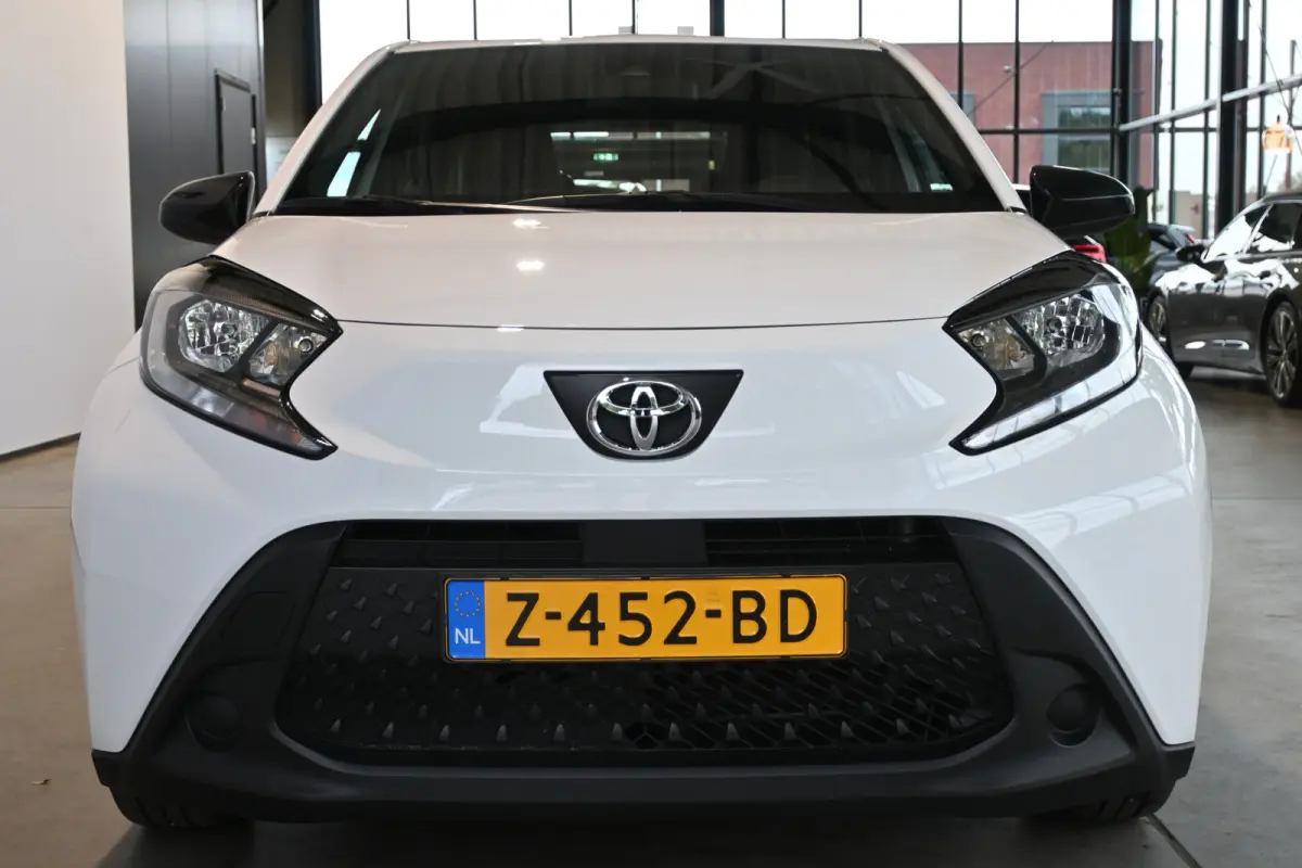1.0 VVT-i MT Play Nap! Airco Adaptieve Cruise Camera CarPlay 1e Eigenaar! Inruil Mogelijk!