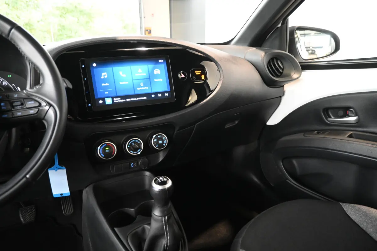 1.0 VVT-i MT Play Nap! Airco Adaptieve Cruise Camera CarPlay 1e Eigenaar! Inruil Mogelijk!