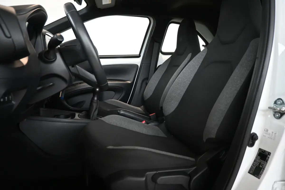 1.0 VVT-i MT Play Nap! Airco Adaptieve Cruise Camera CarPlay 1e Eigenaar! Inruil Mogelijk!