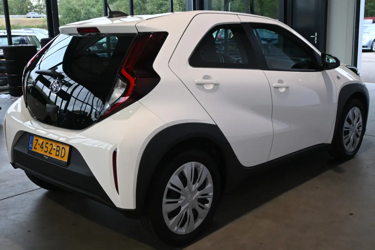1.0 VVT-i MT Play Nap! Airco Adaptieve Cruise Camera CarPlay 1e Eigenaar! Inruil Mogelijk!
