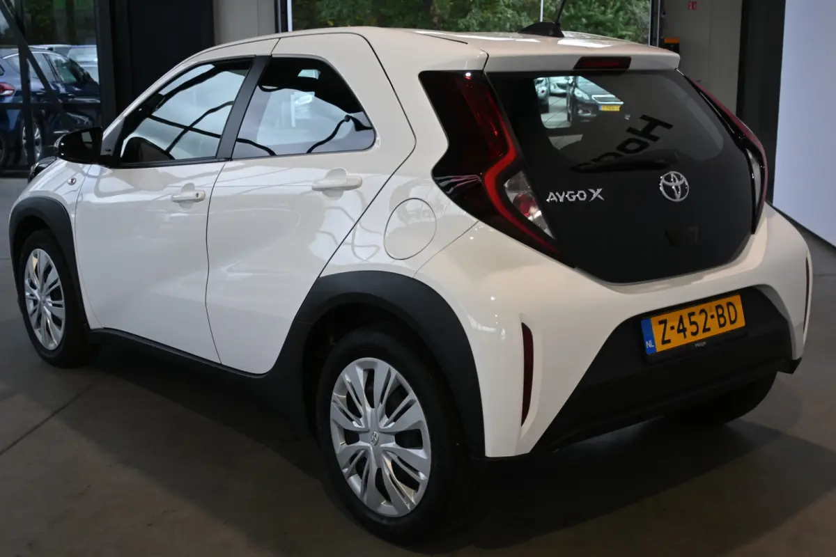 1.0 VVT-i MT Play Nap! Airco Adaptieve Cruise Camera CarPlay 1e Eigenaar! Inruil Mogelijk!