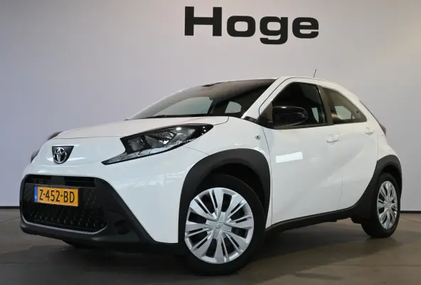 1.0 VVT-i MT Play Nap! Airco Adaptieve Cruise Camera CarPlay 1e Eigenaar! Inruil Mogelijk!