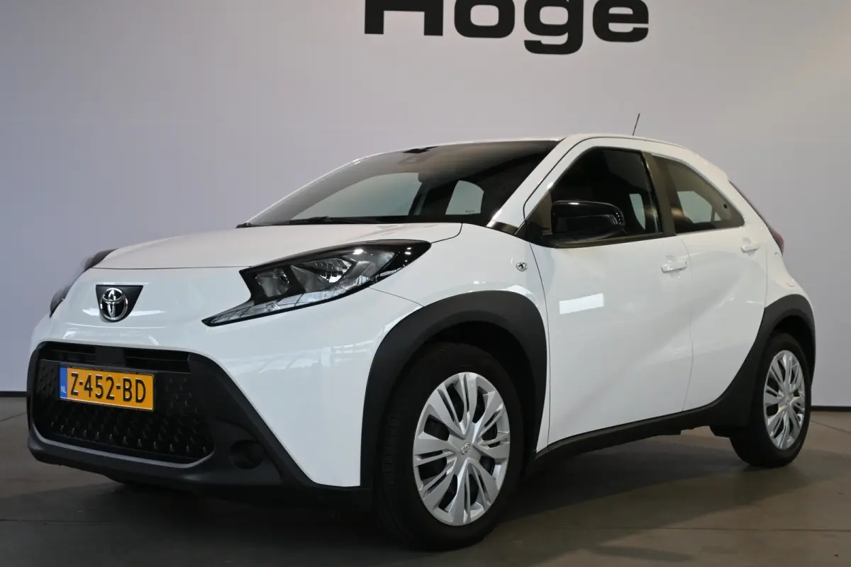 1.0 VVT-i MT Play Nap! Airco Adaptieve Cruise Camera CarPlay 1e Eigenaar! Inruil Mogelijk!