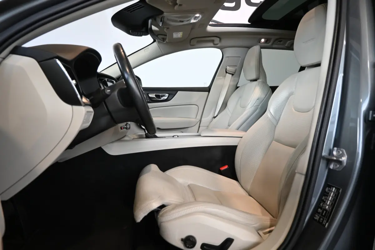2.0 T5 Inscription Automaat Clima Cruise Panoramadak Harman/Kardon Leder Carplay Navigatie Inruil Mogelijk!