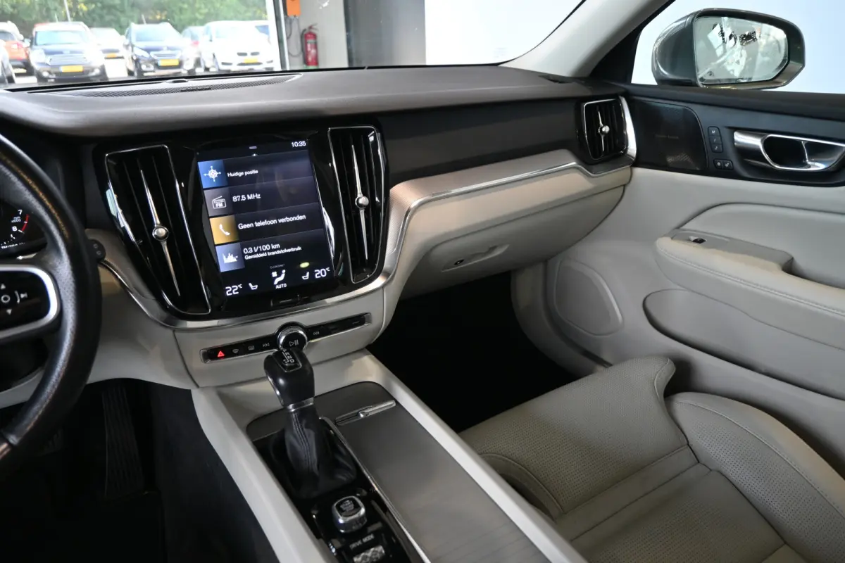 2.0 T5 Inscription Automaat Clima Cruise Panoramadak Harman/Kardon Leder Carplay Navigatie Inruil Mogelijk!