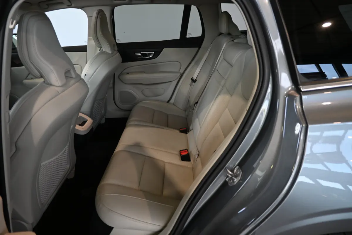 2.0 T5 Inscription Automaat Clima Cruise Panoramadak Harman/Kardon Leder Carplay Navigatie Inruil Mogelijk!