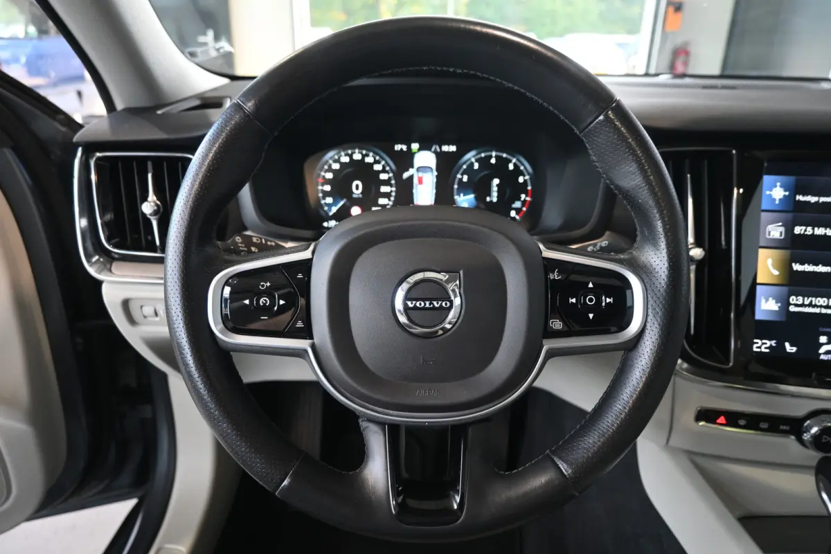 2.0 T5 Inscription Automaat Clima Cruise Panoramadak Harman/Kardon Leder Carplay Navigatie Inruil Mogelijk!