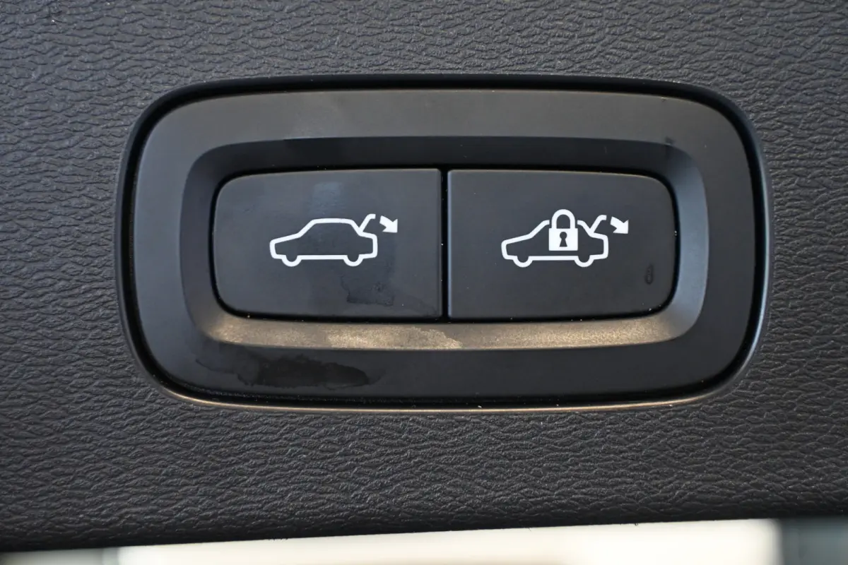 2.0 T5 Inscription Automaat Clima Cruise Panoramadak Harman/Kardon Leder Carplay Navigatie Inruil Mogelijk!