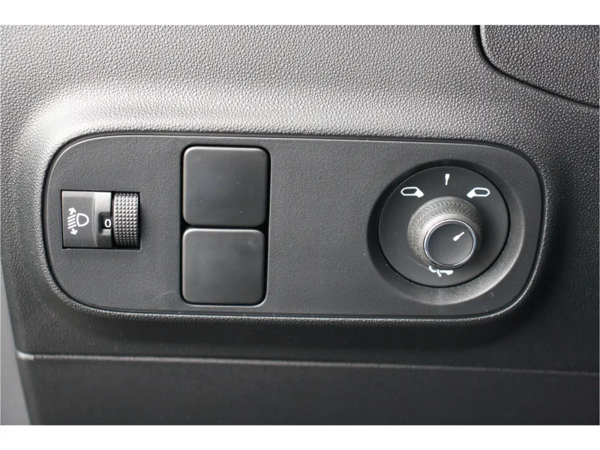 1.2 PURETECH 83PK FEEL EDITION / NAVI / CLIMA / LED / PDC / 17" LMV / CAMERA / APPLE CARPLAY / ORG. NL. !!