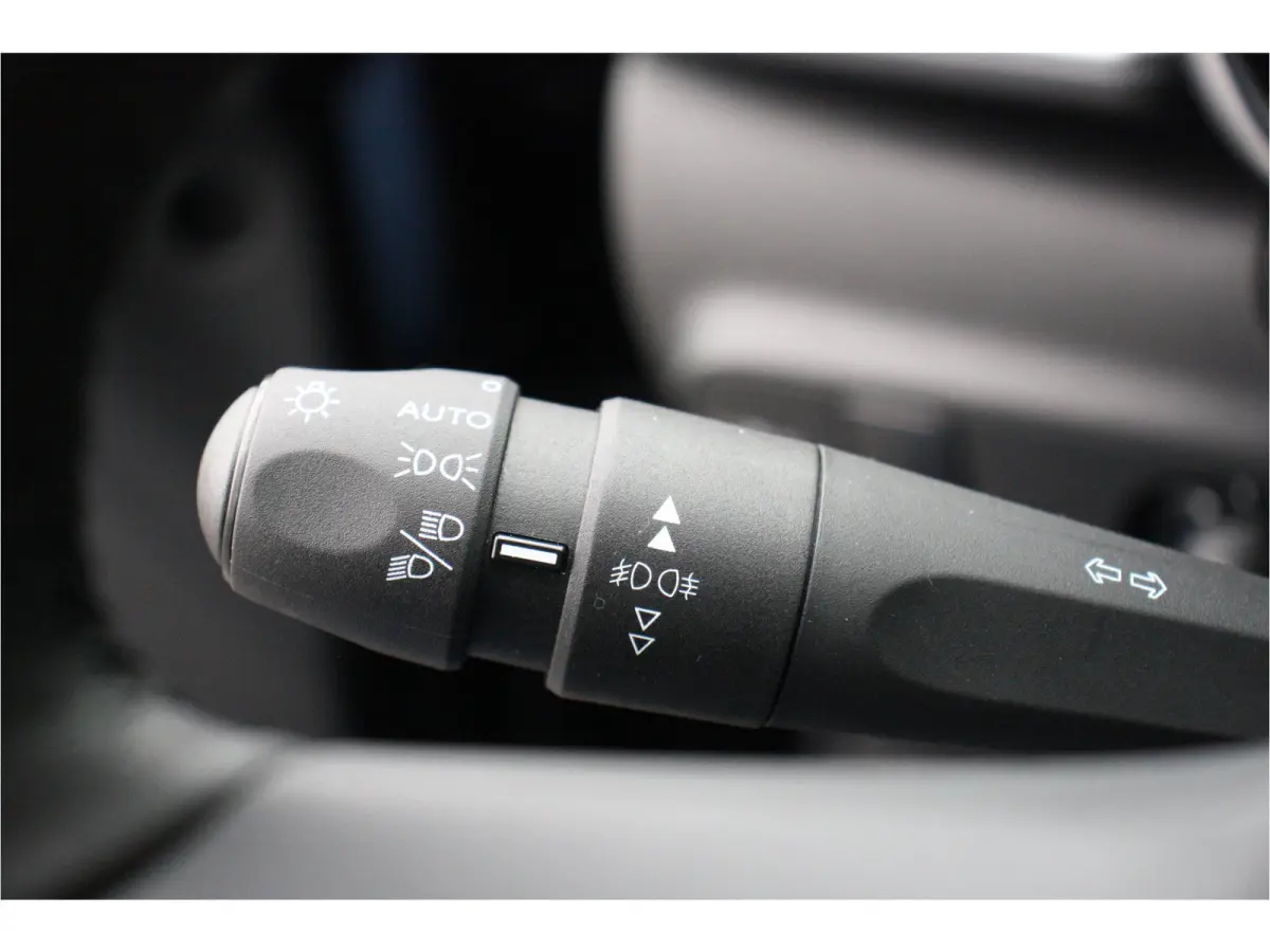 1.2 PURETECH 83PK FEEL EDITION / NAVI / CLIMA / LED / PDC / 17" LMV / CAMERA / APPLE CARPLAY / ORG. NL. !!