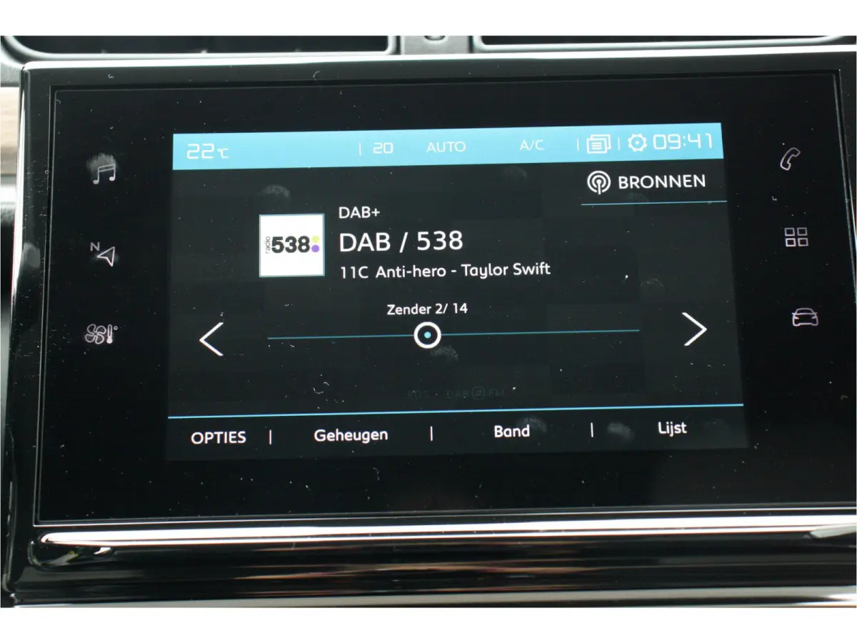 1.2 PURETECH 83PK FEEL EDITION / NAVI / CLIMA / LED / PDC / 17" LMV / CAMERA / APPLE CARPLAY / ORG. NL. !!