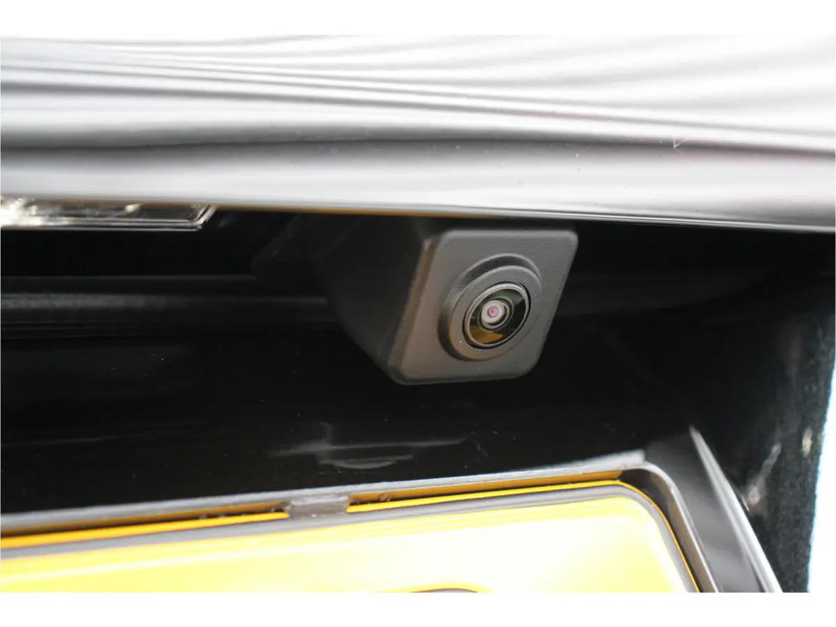 1.2 PURETECH 83PK FEEL EDITION / NAVI / CLIMA / LED / PDC / 17" LMV / CAMERA / APPLE CARPLAY / ORG. NL. !!