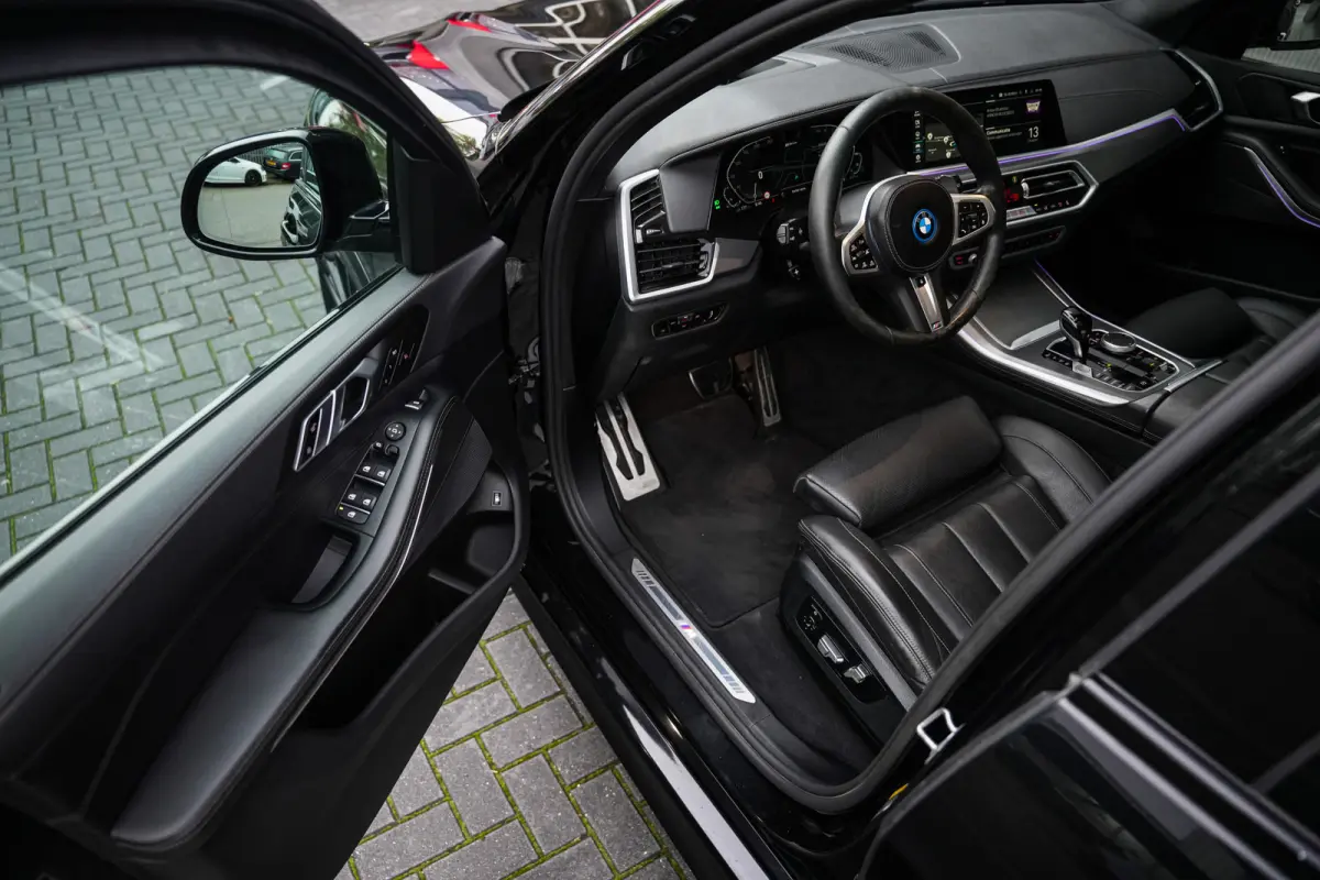 xDrive45e High Executive M-Sportpakket /BTW-Auto/ Laser/ Pano-Dak/ Luchtvering/ 360-camera/ Head-Up/ ACC/ Stoelvent./ Trekhaak/ 22'' LMV
