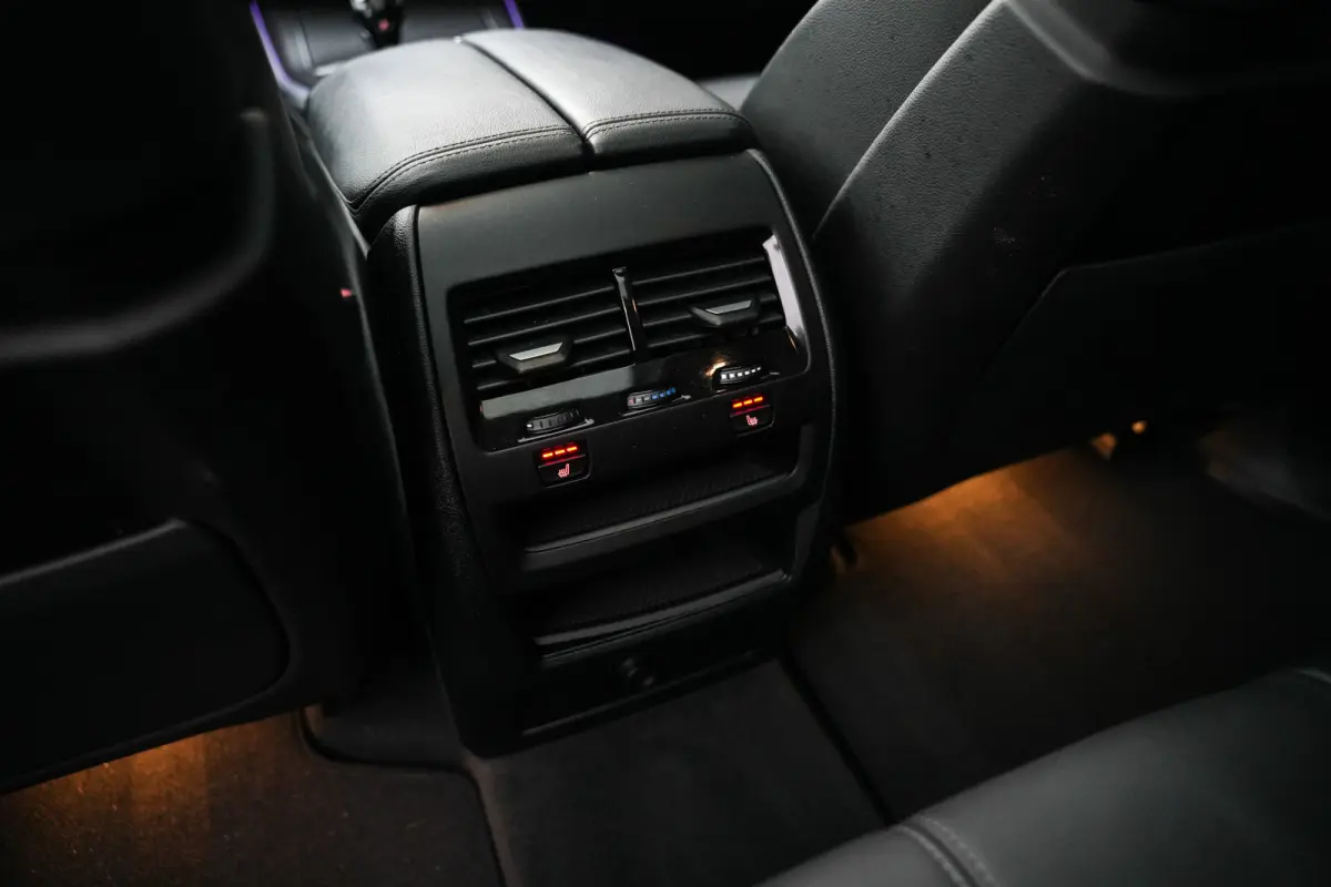 xDrive45e High Executive M-Sportpakket /BTW-Auto/ Laser/ Pano-Dak/ Luchtvering/ 360-camera/ Head-Up/ ACC/ Stoelvent./ Trekhaak/ 22'' LMV
