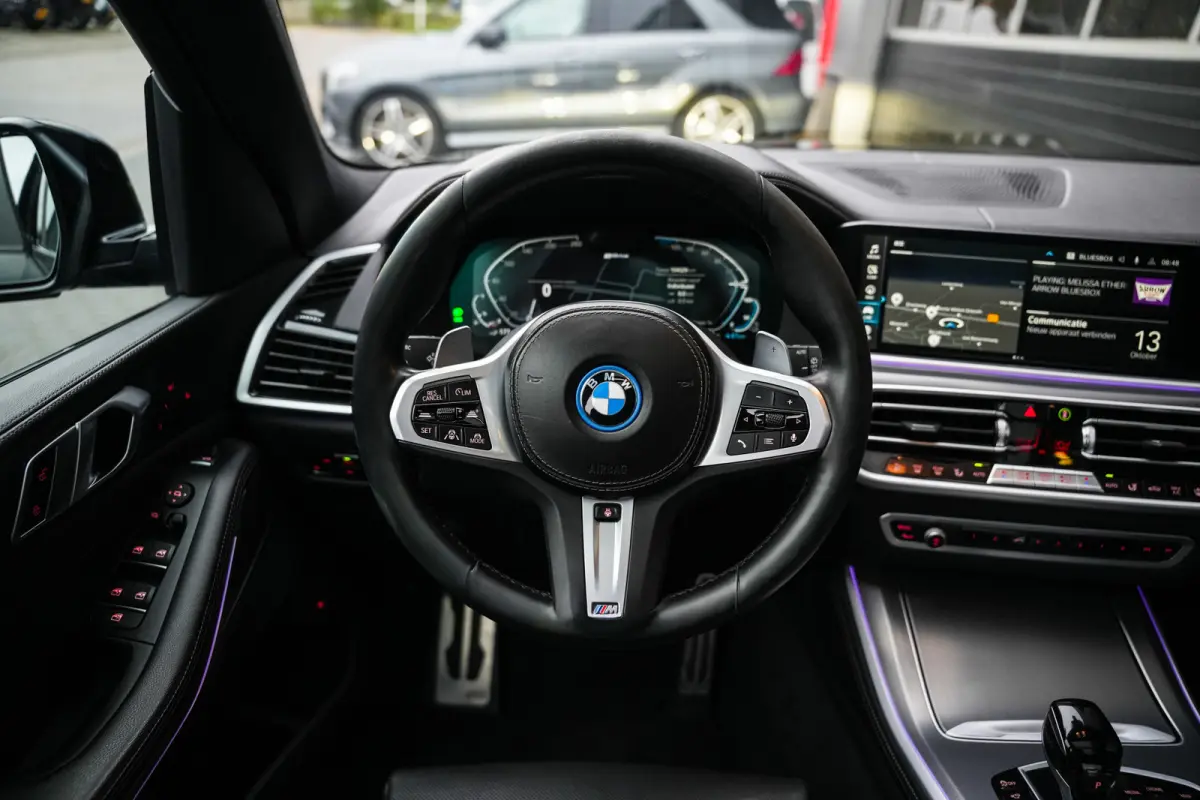 xDrive45e High Executive M-Sportpakket /BTW-Auto/ Laser/ Pano-Dak/ Luchtvering/ 360-camera/ Head-Up/ ACC/ Stoelvent./ Trekhaak/ 22'' LMV