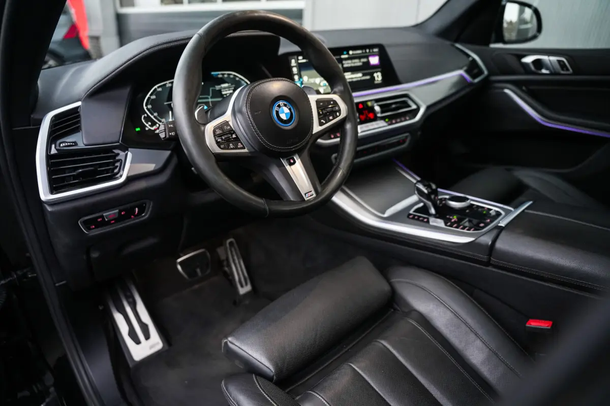 xDrive45e High Executive M-Sportpakket /BTW-Auto/ Laser/ Pano-Dak/ Luchtvering/ 360-camera/ Head-Up/ ACC/ Stoelvent./ Trekhaak/ 22'' LMV