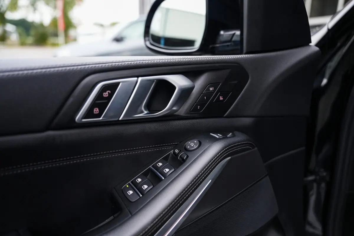 xDrive45e High Executive M-Sportpakket /BTW-Auto/ Laser/ Pano-Dak/ Luchtvering/ 360-camera/ Head-Up/ ACC/ Stoelvent./ Trekhaak/ 22'' LMV