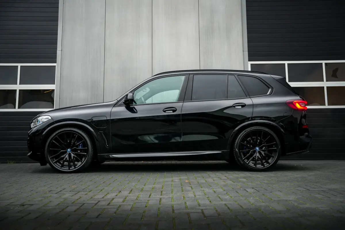xDrive45e High Executive M-Sportpakket /BTW-Auto/ Laser/ Pano-Dak/ Luchtvering/ 360-camera/ Head-Up/ ACC/ Stoelvent./ Trekhaak/ 22'' LMV