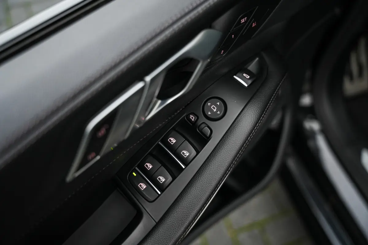 xDrive45e High Executive M-Sportpakket /BTW-Auto/ Laser/ Pano-Dak/ Luchtvering/ 360-camera/ Head-Up/ ACC/ Stoelvent./ Trekhaak/ 22'' LMV