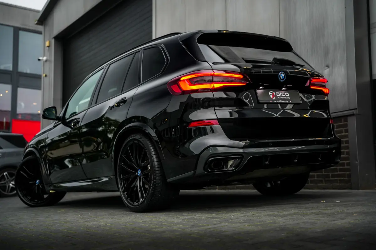 xDrive45e High Executive M-Sportpakket /BTW-Auto/ Laser/ Pano-Dak/ Luchtvering/ 360-camera/ Head-Up/ ACC/ Stoelvent./ Trekhaak/ 22'' LMV