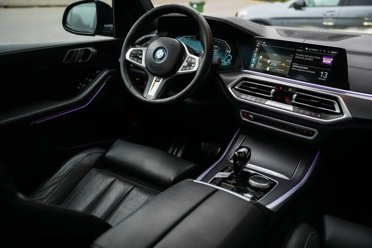 xDrive45e High Executive M-Sportpakket /BTW-Auto/ Laser/ Pano-Dak/ Luchtvering/ 360-camera/ Head-Up/ ACC/ Stoelvent./ Trekhaak/ 22'' LMV