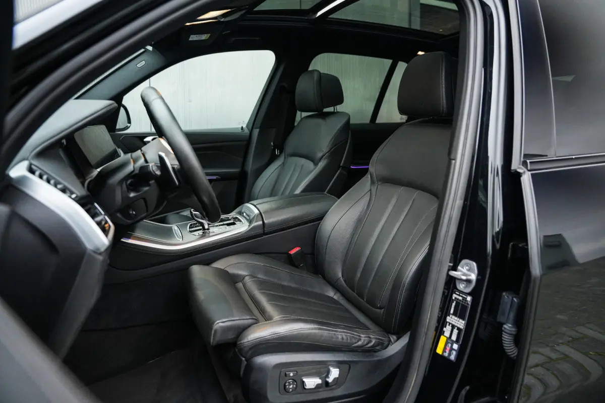 xDrive45e High Executive M-Sportpakket /BTW-Auto/ Laser/ Pano-Dak/ Luchtvering/ 360-camera/ Head-Up/ ACC/ Stoelvent./ Trekhaak/ 22'' LMV