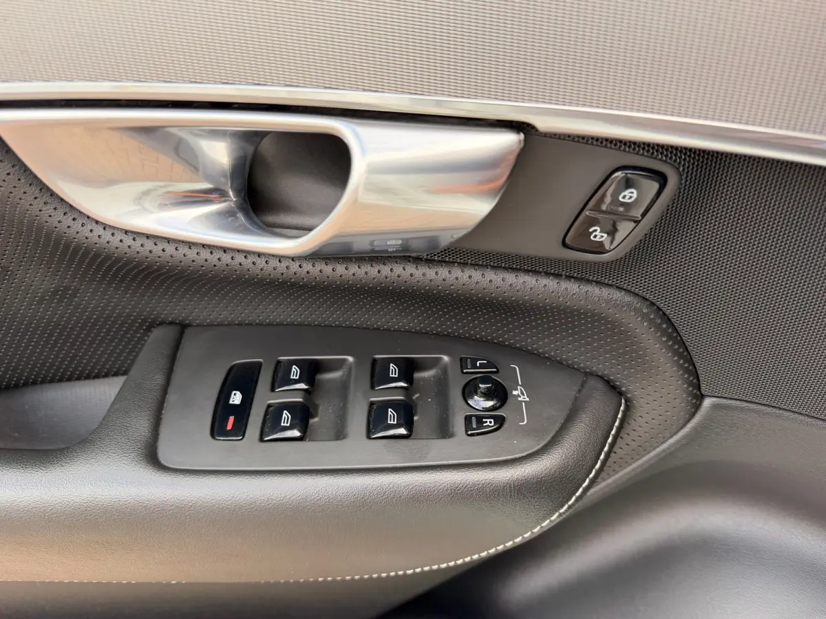 2.0 T5 AWD R-Design/7persoons/360 Camera/