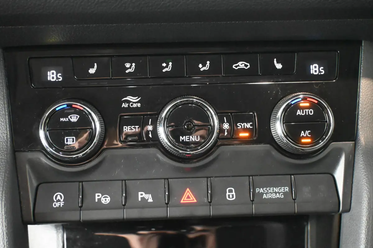 1.5 TSI Automaat Drive 125 Years Clima Adaptieve Cruise Navigatie LED Trekhaak 100% Onderhouden! Inruil Mogelijk!