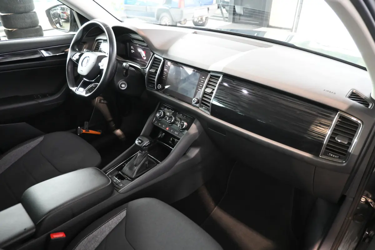 1.5 TSI Automaat Drive 125 Years Clima Adaptieve Cruise Navigatie LED Trekhaak 100% Onderhouden! Inruil Mogelijk!