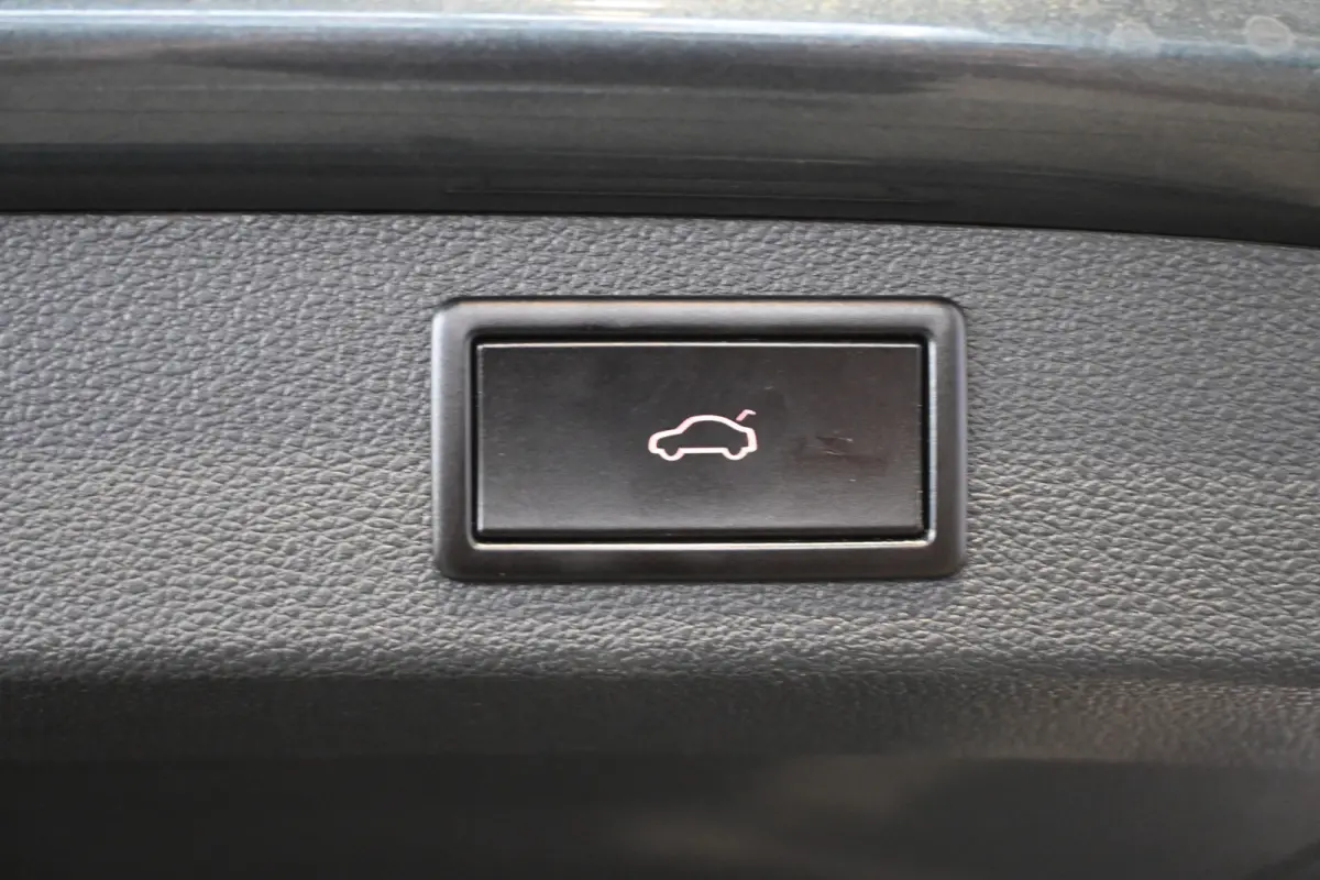 1.5 TSI Automaat Drive 125 Years Clima Adaptieve Cruise Navigatie LED Trekhaak 100% Onderhouden! Inruil Mogelijk!