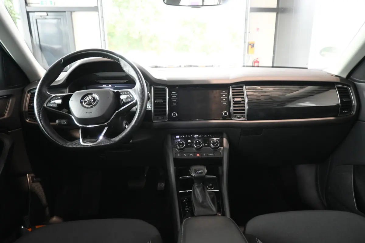 1.5 TSI Automaat Drive 125 Years Clima Adaptieve Cruise Navigatie LED Trekhaak 100% Onderhouden! Inruil Mogelijk!