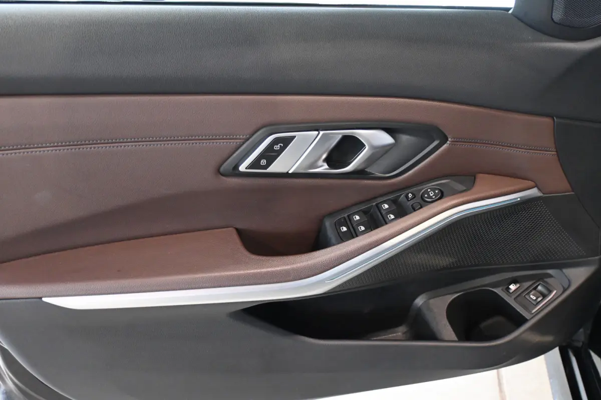 320e M-Sport Clima Cruise CarPlay LED Leder Navigatie 100% Onderhouden! Inruil Mogelijk!