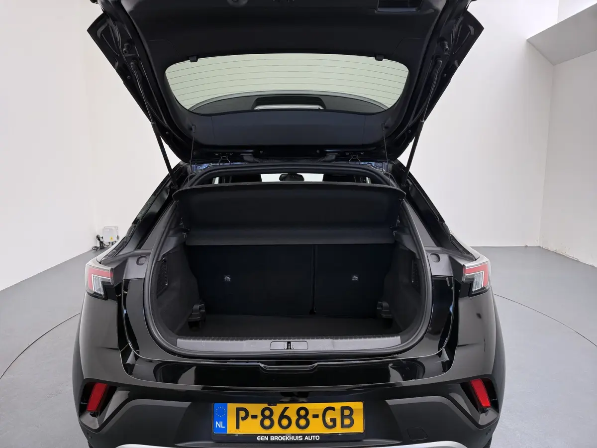 1.2 Turbo Ultimate | Achteruitrijcamera | Alcantara bekleding | Electronic climate controle