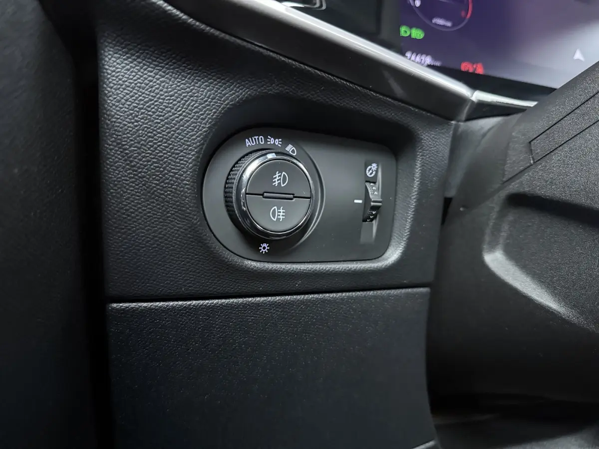 1.2 Turbo Ultimate | Achteruitrijcamera | Alcantara bekleding | Electronic climate controle