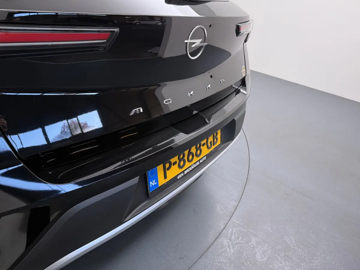 1.2 Turbo Ultimate | Achteruitrijcamera | Alcantara bekleding | Electronic climate controle