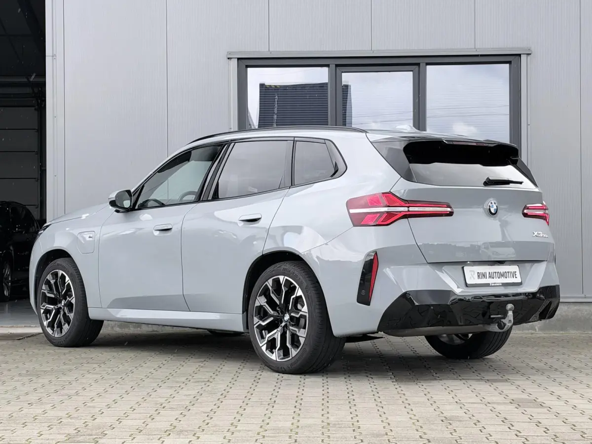 30e xDrive M sport | 300 PK | Long Range | Pano | Trekhaak | 20 inch | Camera