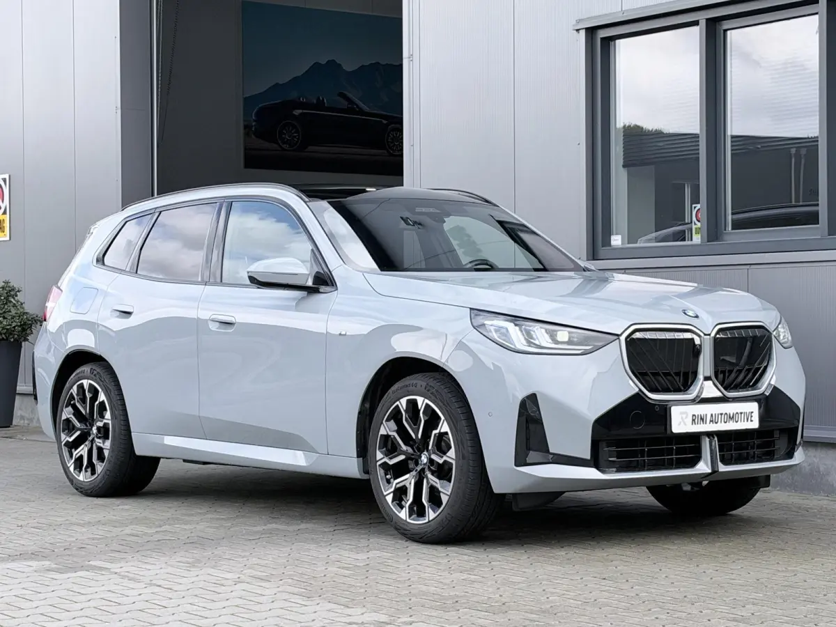 30e xDrive M sport | 300 PK | Long Range | Pano | Trekhaak | 20 inch | Camera