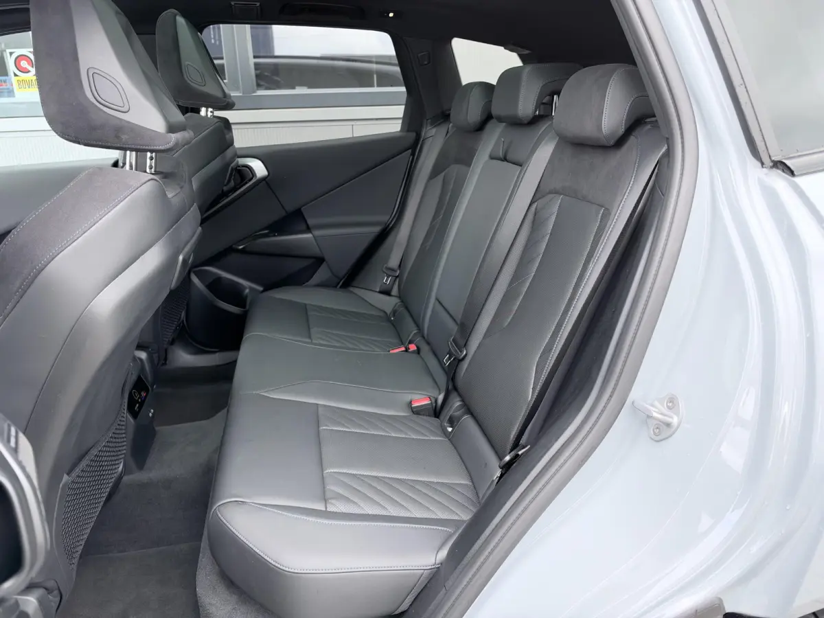 30e xDrive M sport | 300 PK | Long Range | Pano | Trekhaak | 20 inch | Camera