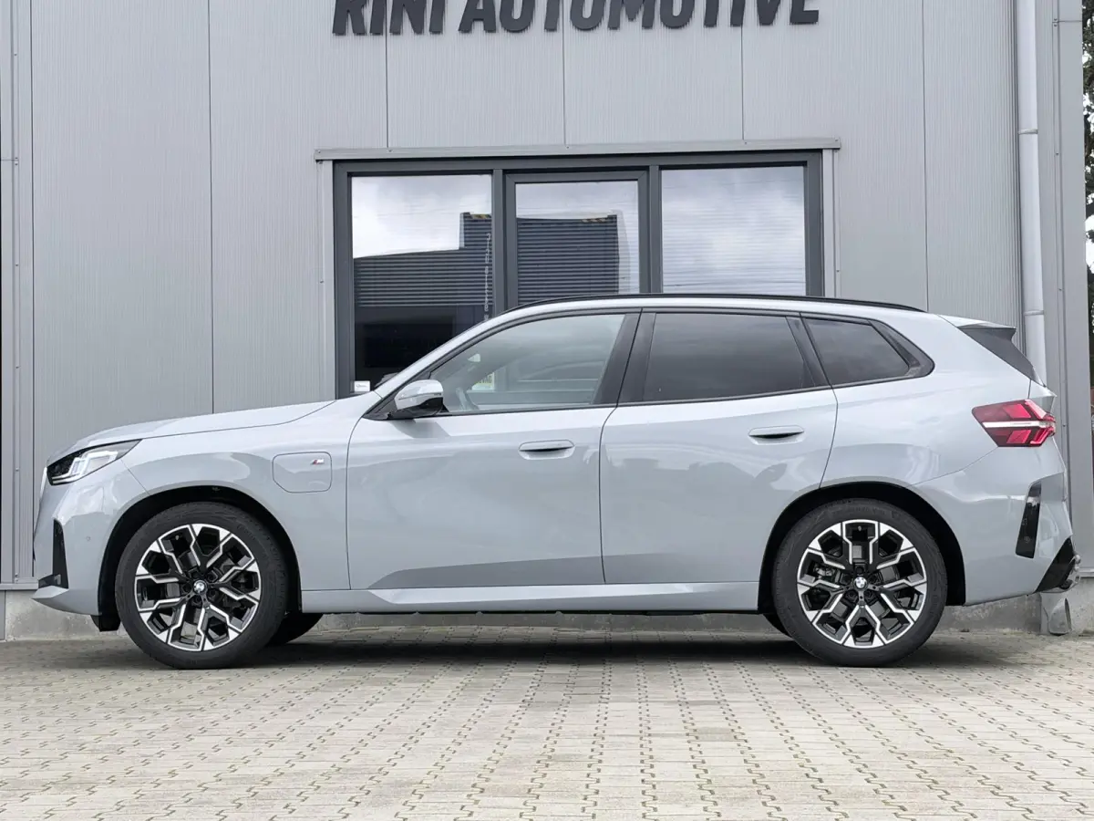 30e xDrive M sport | 300 PK | Long Range | Pano | Trekhaak | 20 inch | Camera