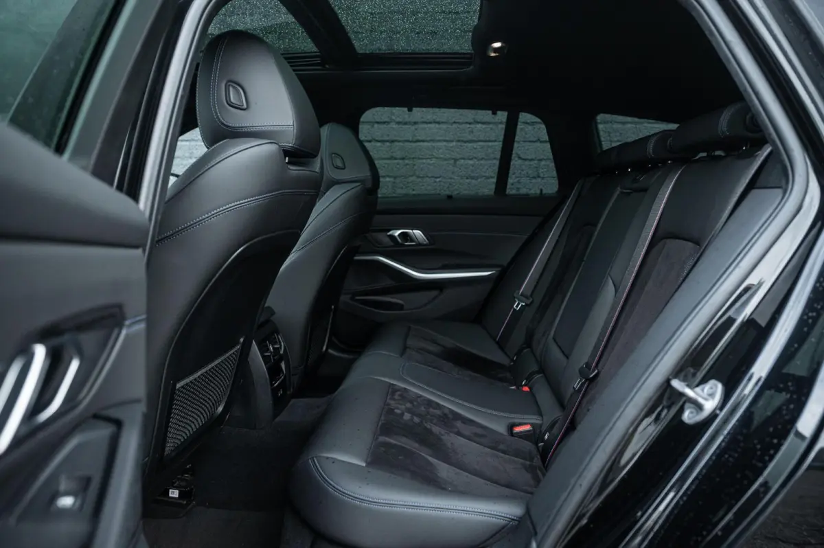 320e PANORAMADAK TREKHAAK ADAPTIVE CRUISE CARPLAY