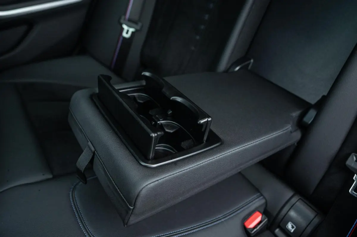 320e PANORAMADAK TREKHAAK ADAPTIVE CRUISE CARPLAY