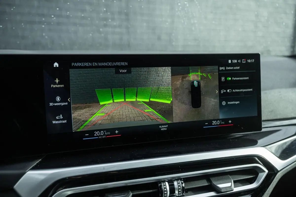 320e PANORAMADAK TREKHAAK ADAPTIVE CRUISE CARPLAY
