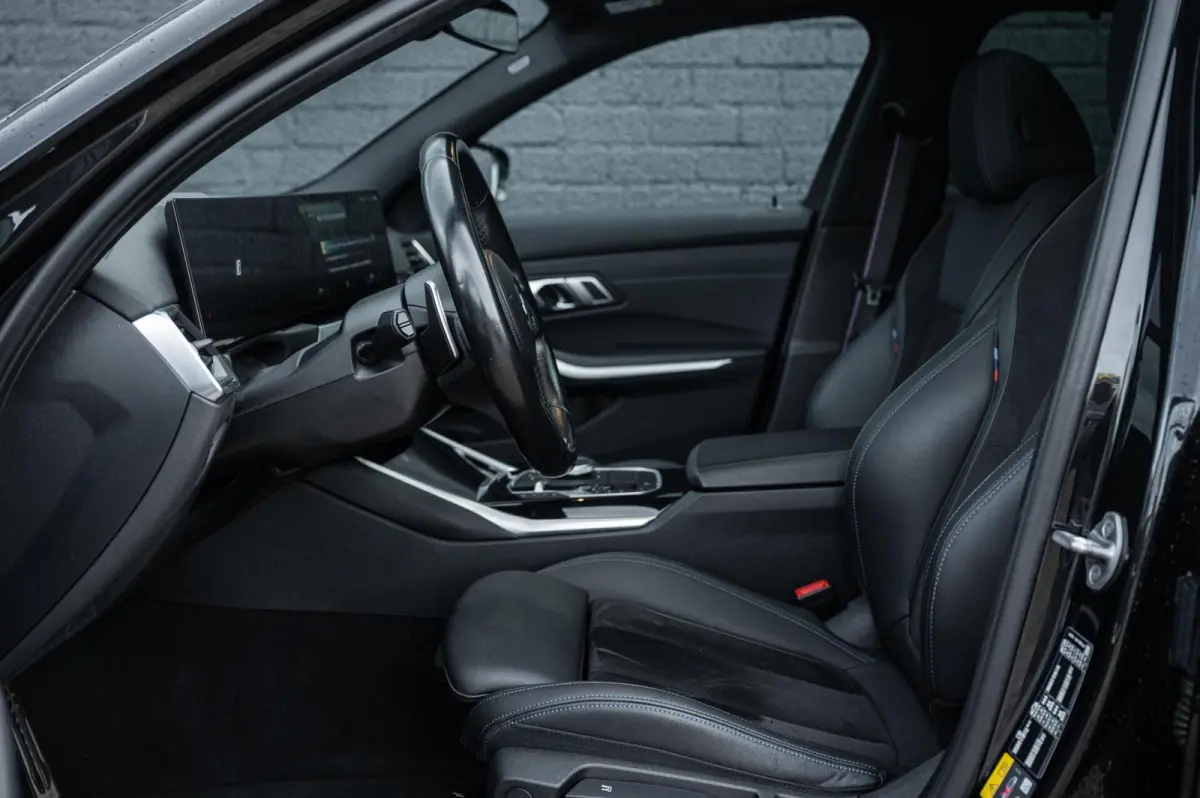 320e PANORAMADAK TREKHAAK ADAPTIVE CRUISE CARPLAY