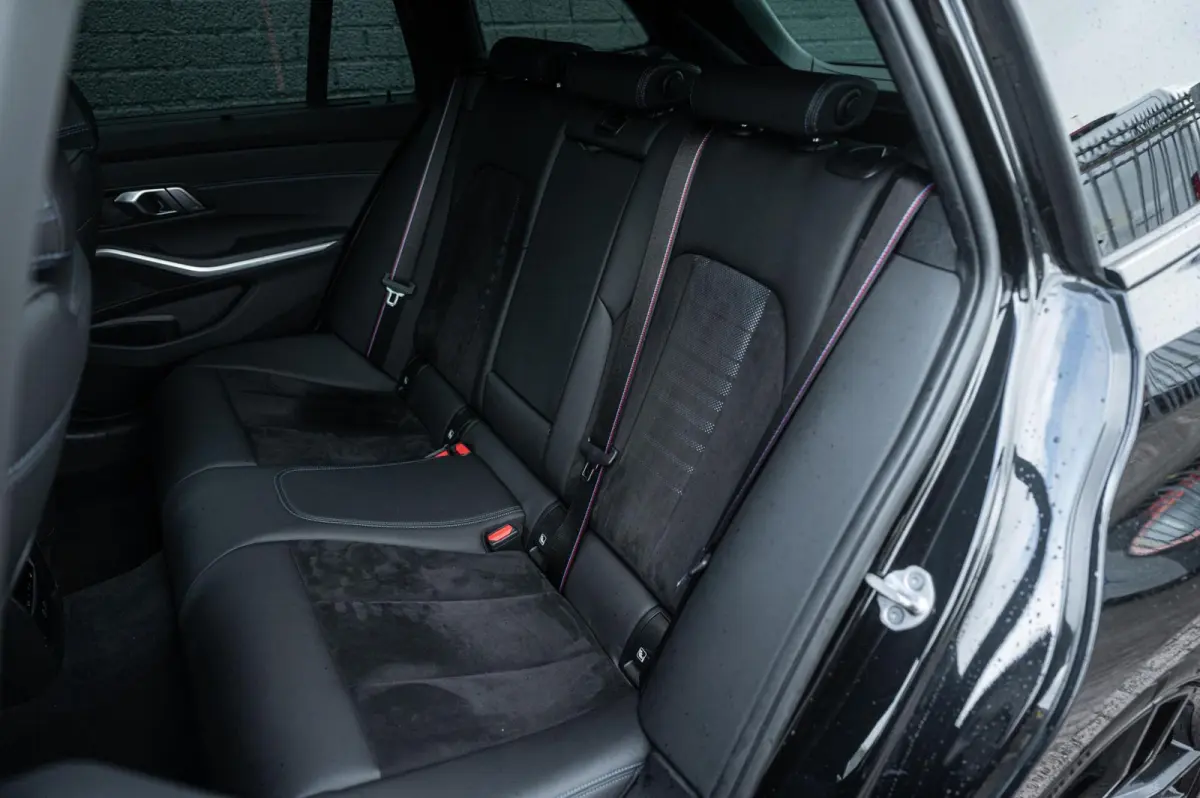 320e PANORAMADAK TREKHAAK ADAPTIVE CRUISE CARPLAY