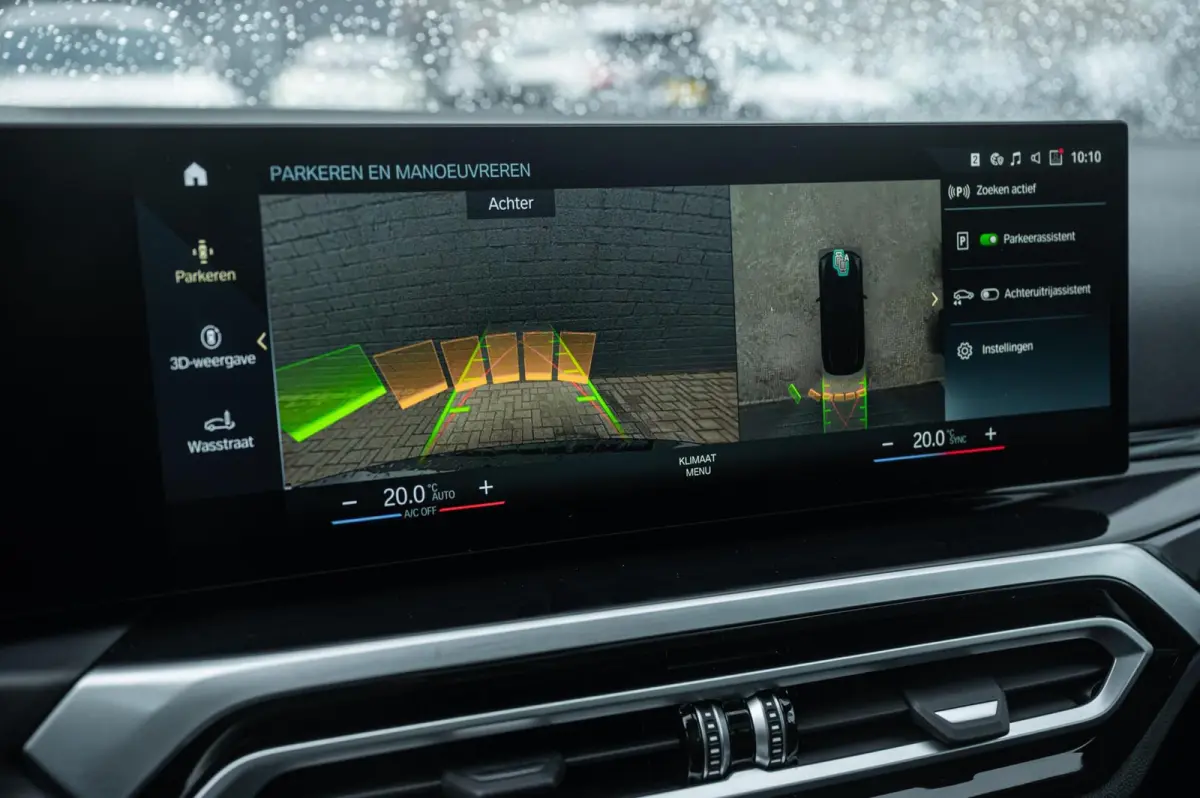 320e PANORAMADAK TREKHAAK ADAPTIVE CRUISE CARPLAY