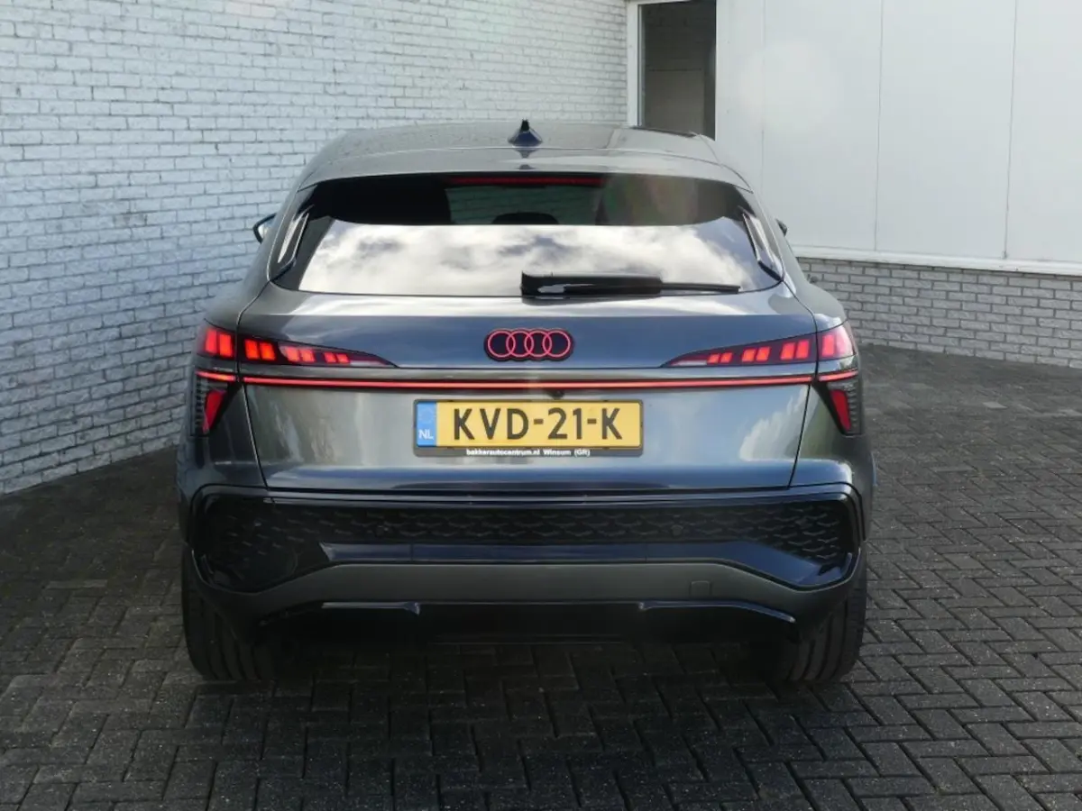 35TFSI S-LINE BLACK AUTOMAAT TREKHAAK/PANO.DAK/CAMERA/ELEK.A-KLEP/STOELVERW